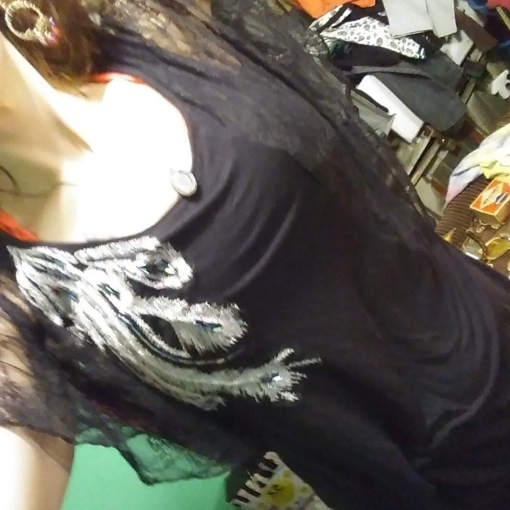 STUDIO Y LARGE LACE SLEEVED BLACK BLOUSE